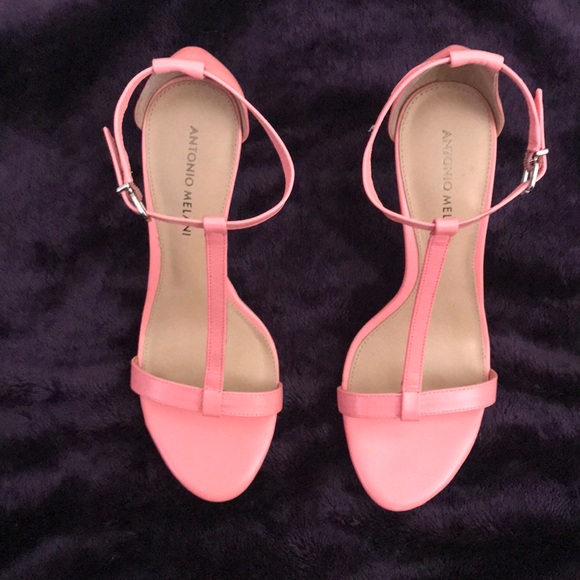 T-strap heeled sandals - Picture 2 of 5